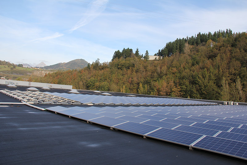 Mondragon Assembly instala en su sede 100kW en paneles solares